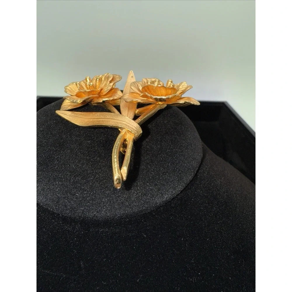 Stunning Gold Tone Double Flower Brooch / Pin Vintage